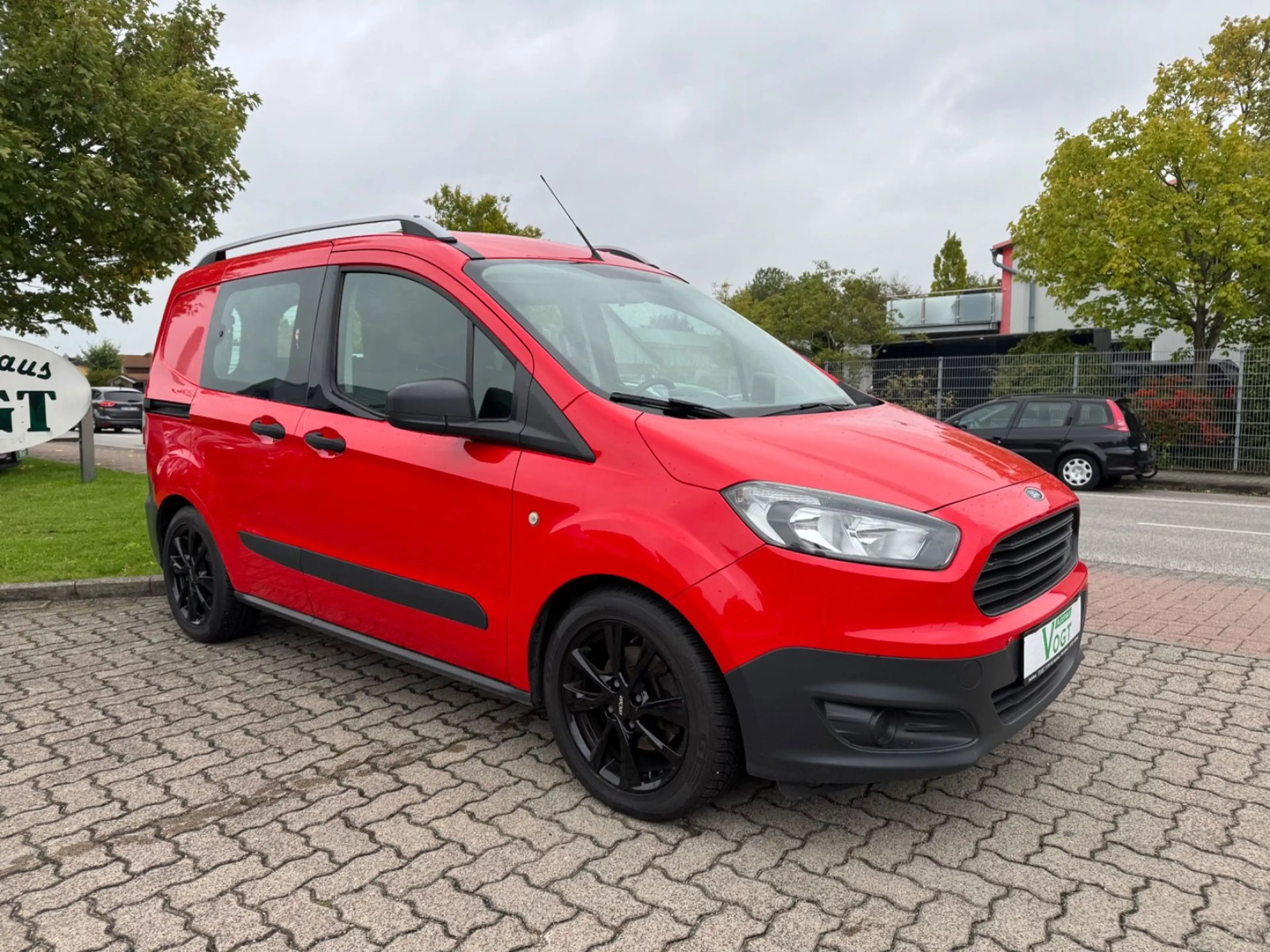 Ford Tourneo Courier 1.5 TDCi Ambiente 2 Hand — photo 3