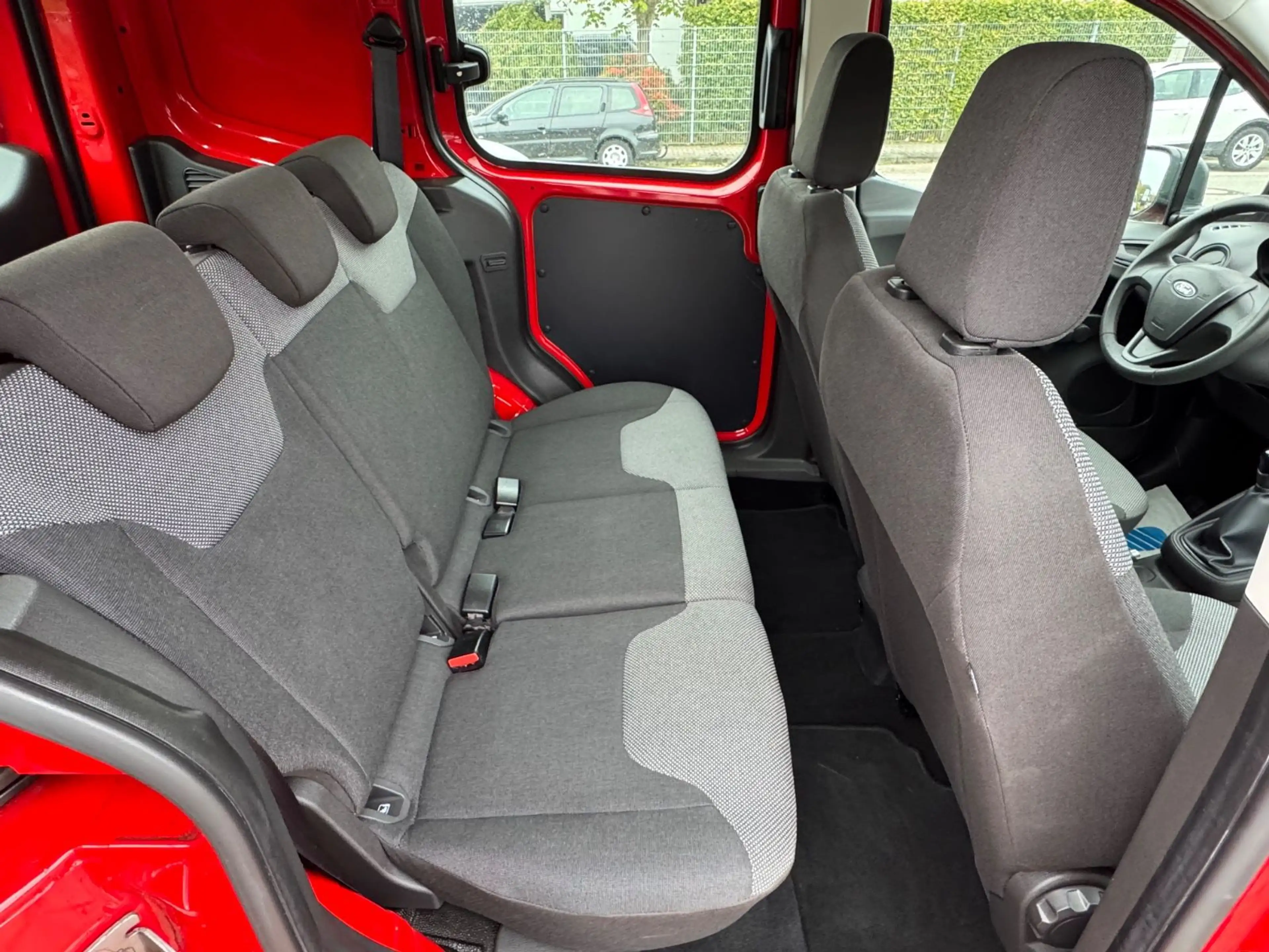 Ford Tourneo Courier 1.5 TDCi Ambiente 2 Hand — photo 11