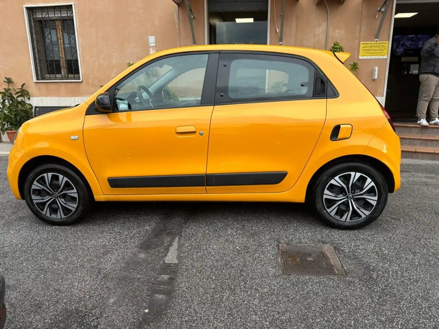 Renault Twingo SCe 65 CV ADATTA A NEOPATENTATI narančasta - 2