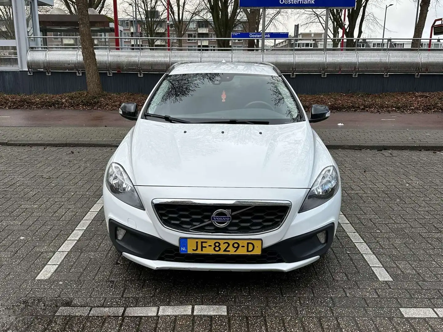 Volvo V40 Cross Country 2.0 D2 Kinetic Wit - 1