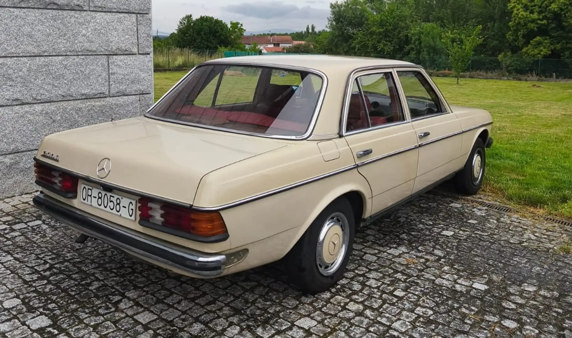 Mercedes-Benz 300 300D Bej - 2