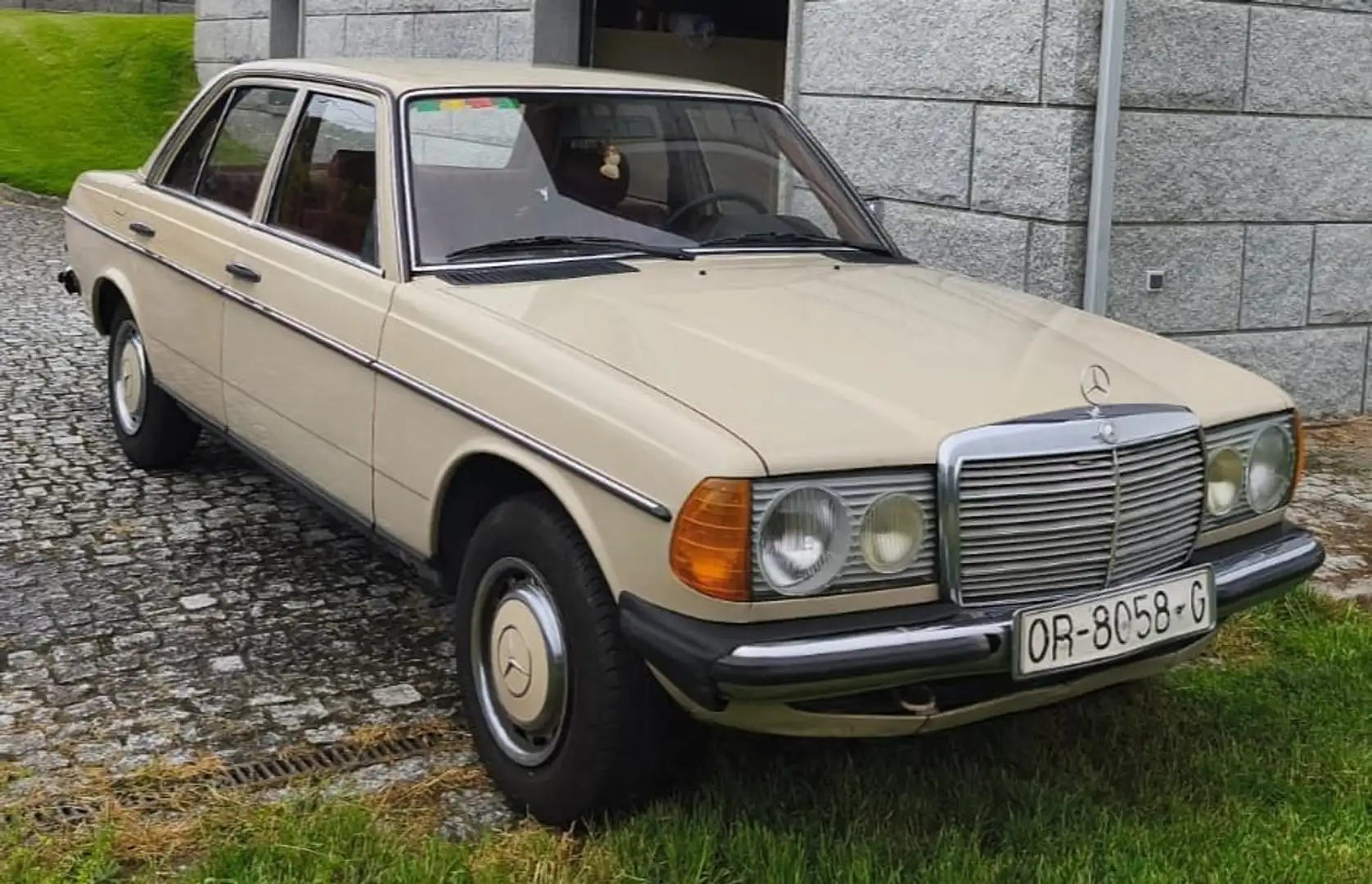 Mercedes-Benz 300 300D Bej - 1