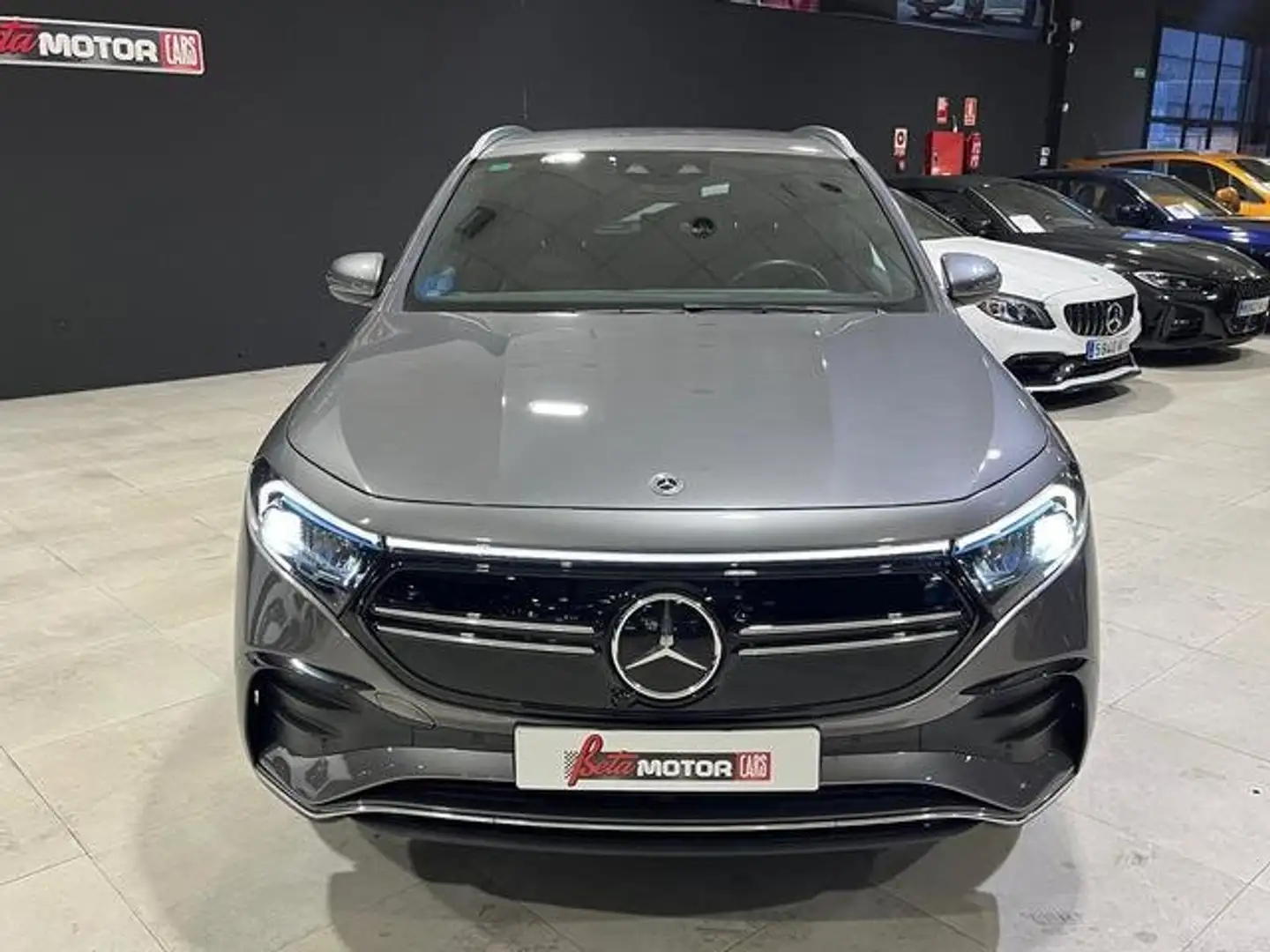 Mercedes-Benz EQA 250 Gris - 2