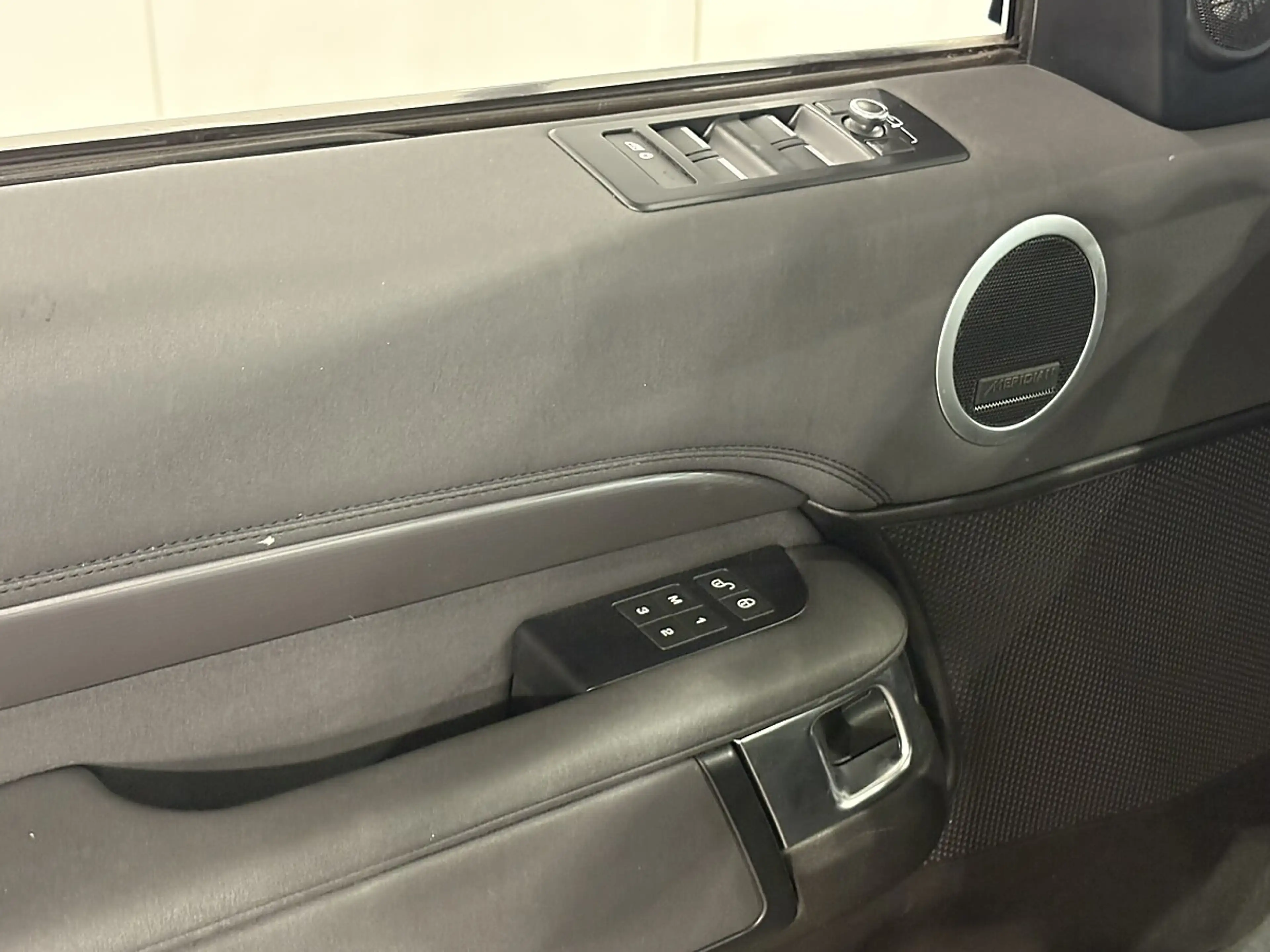 Land Rover Discovery 5 3,0 Si6 HSE Aut. — photo 10