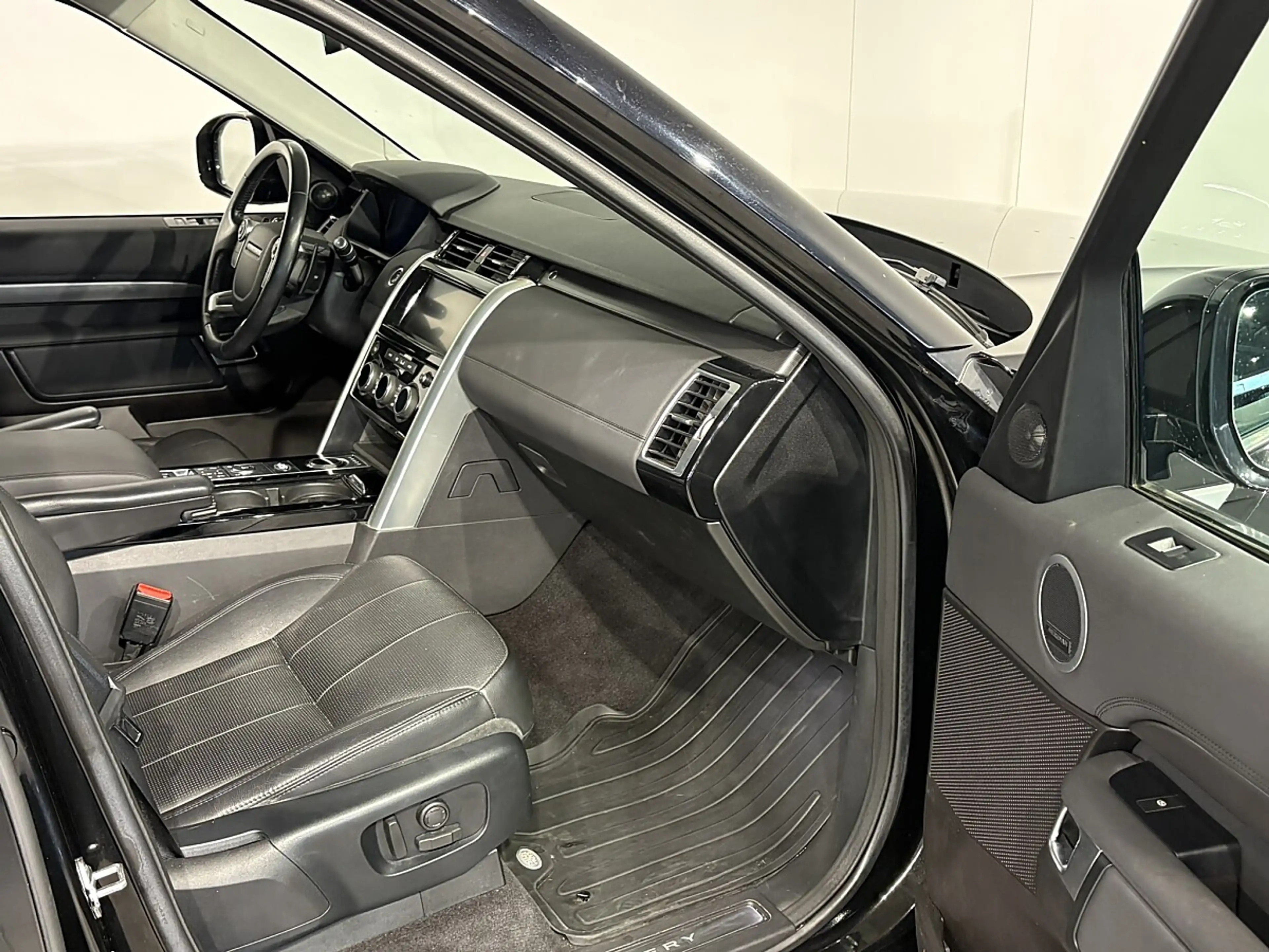 Land Rover Discovery 5 3,0 Si6 HSE Aut. — photo 6