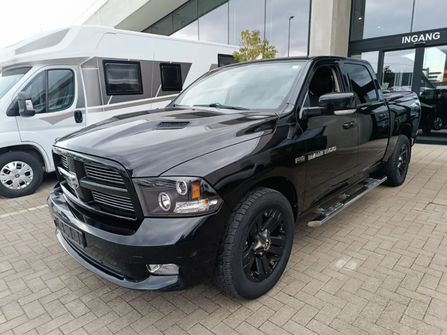 Dodge RAM 1500 5.7 HEMI**GRIJS KENTEKEN** NED KENTEKEN Negro - 1