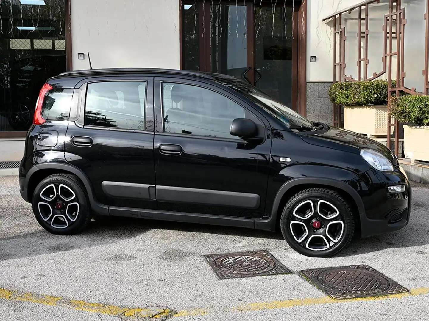 Fiat Panda Panda 1.0 hybrid City Life s Schwarz - 2