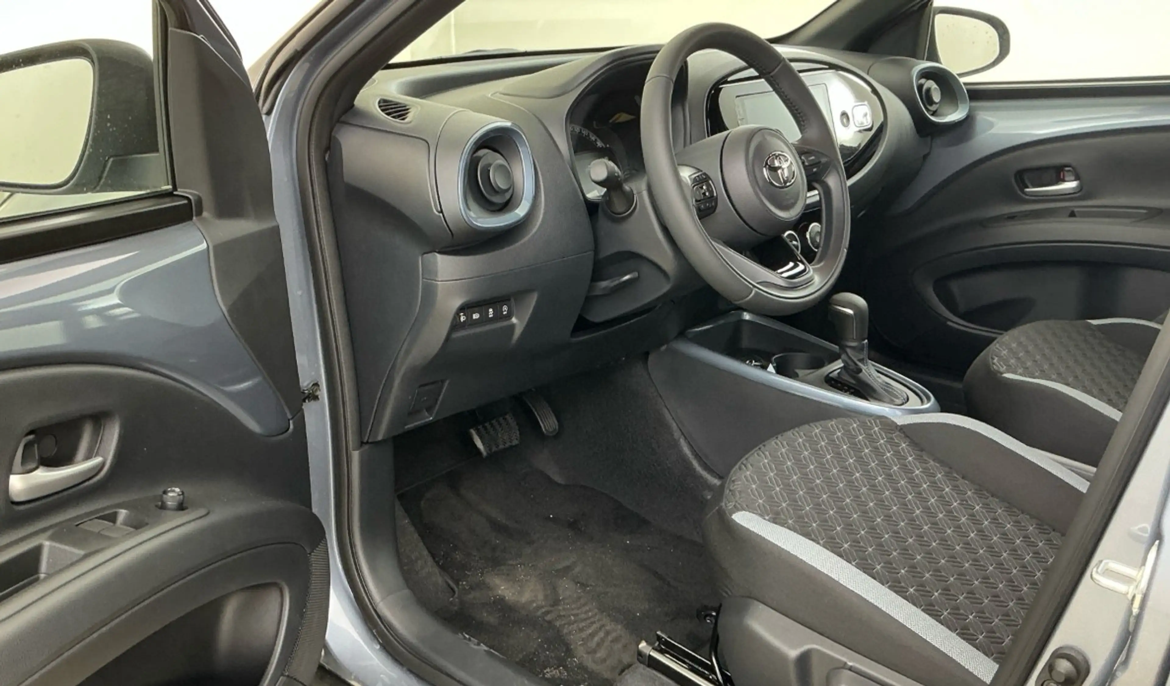 Toyota Aygo X 1.0 VVT-i S-CVT Pulse — photo 9