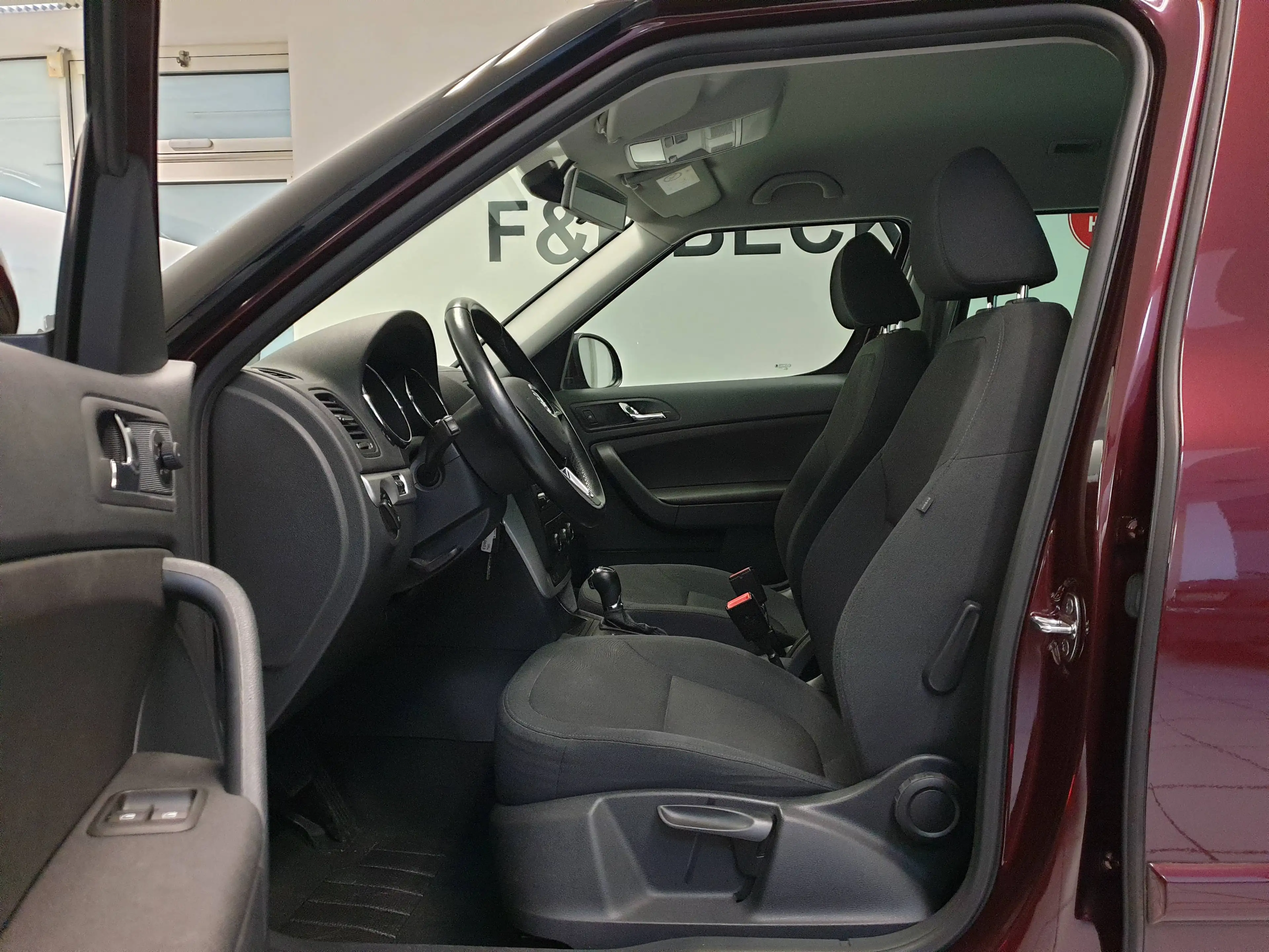 Skoda Yeti Yeti 1.6 TDI Green DSG Ambition 1.Hand Scheckheft — photo 9