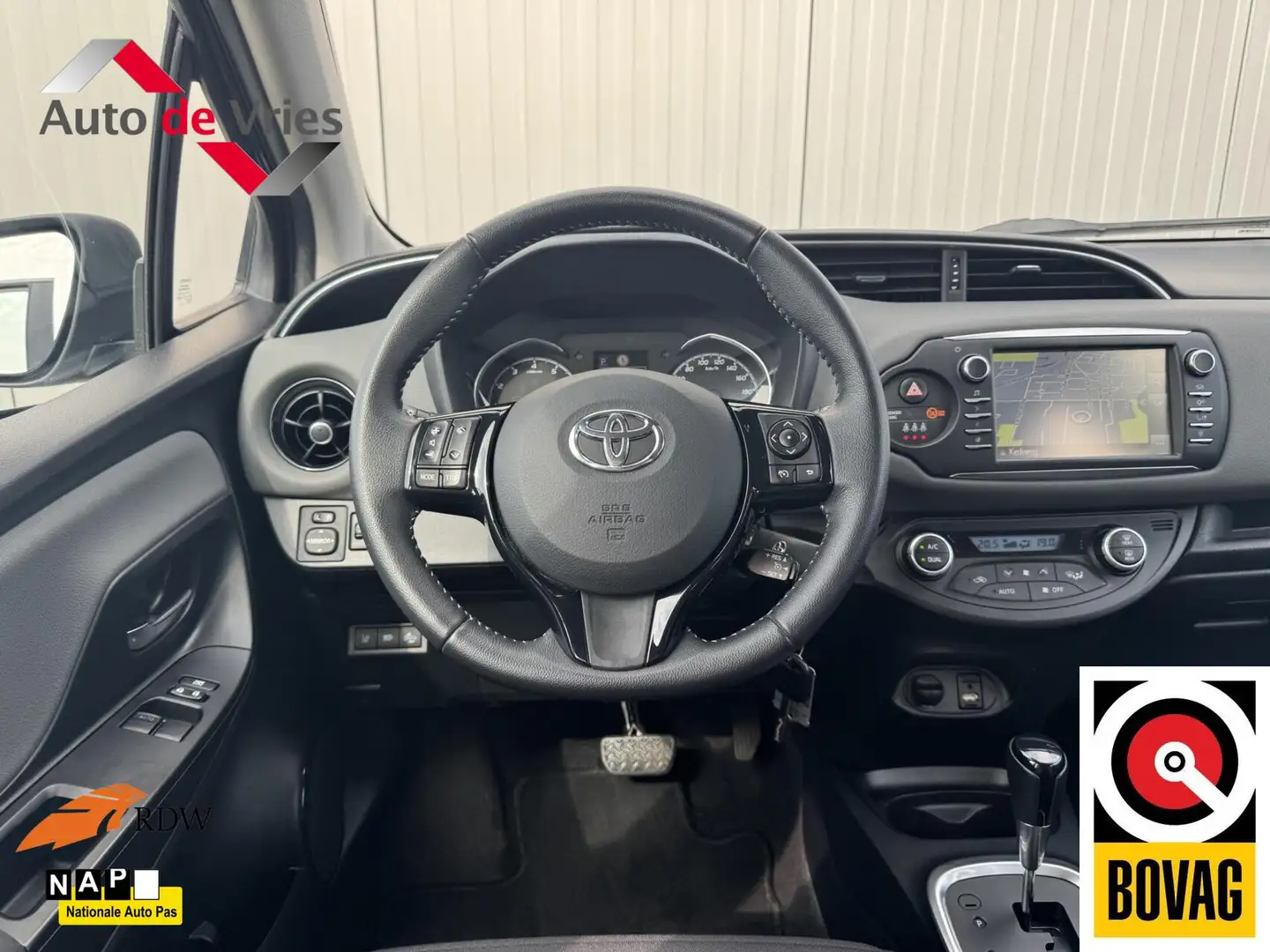 Toyota Yaris 1.5 VVT-i Active|NL-Auto|Navi|Trekhaak Zwart - 2