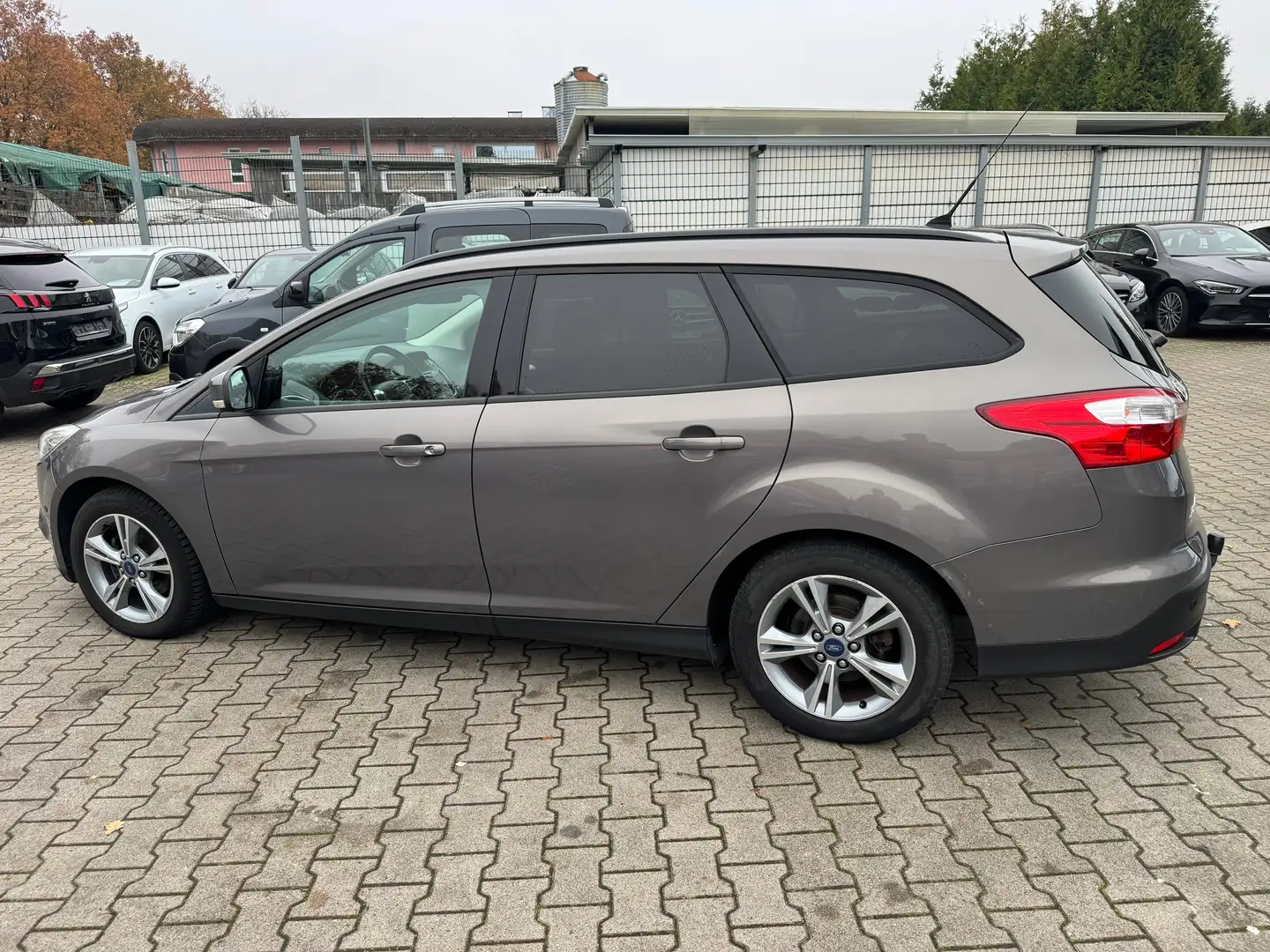 Ford Focus Turnier 1.0 Ecoboost Champions Edition *AHK *PDC Brun - 2