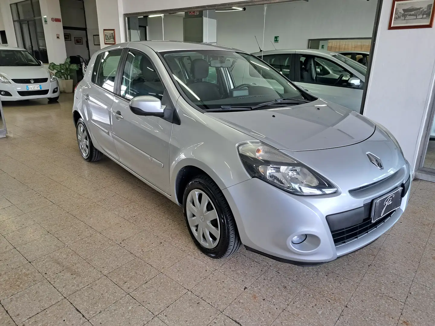 Renault Clio Clio 5p 1.2 16v Dynamique Silber - 2