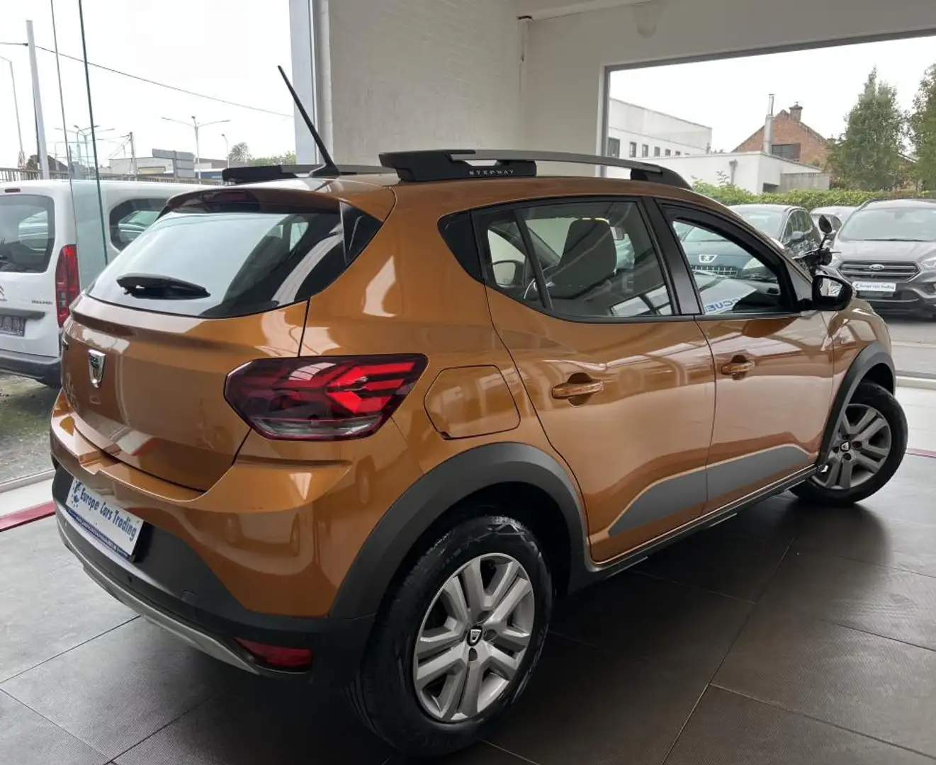 Dacia Sandero III STEPWAY 1.0 TCe 90 CH 1ÈRE MAIN GAR 12M Oranje - 2