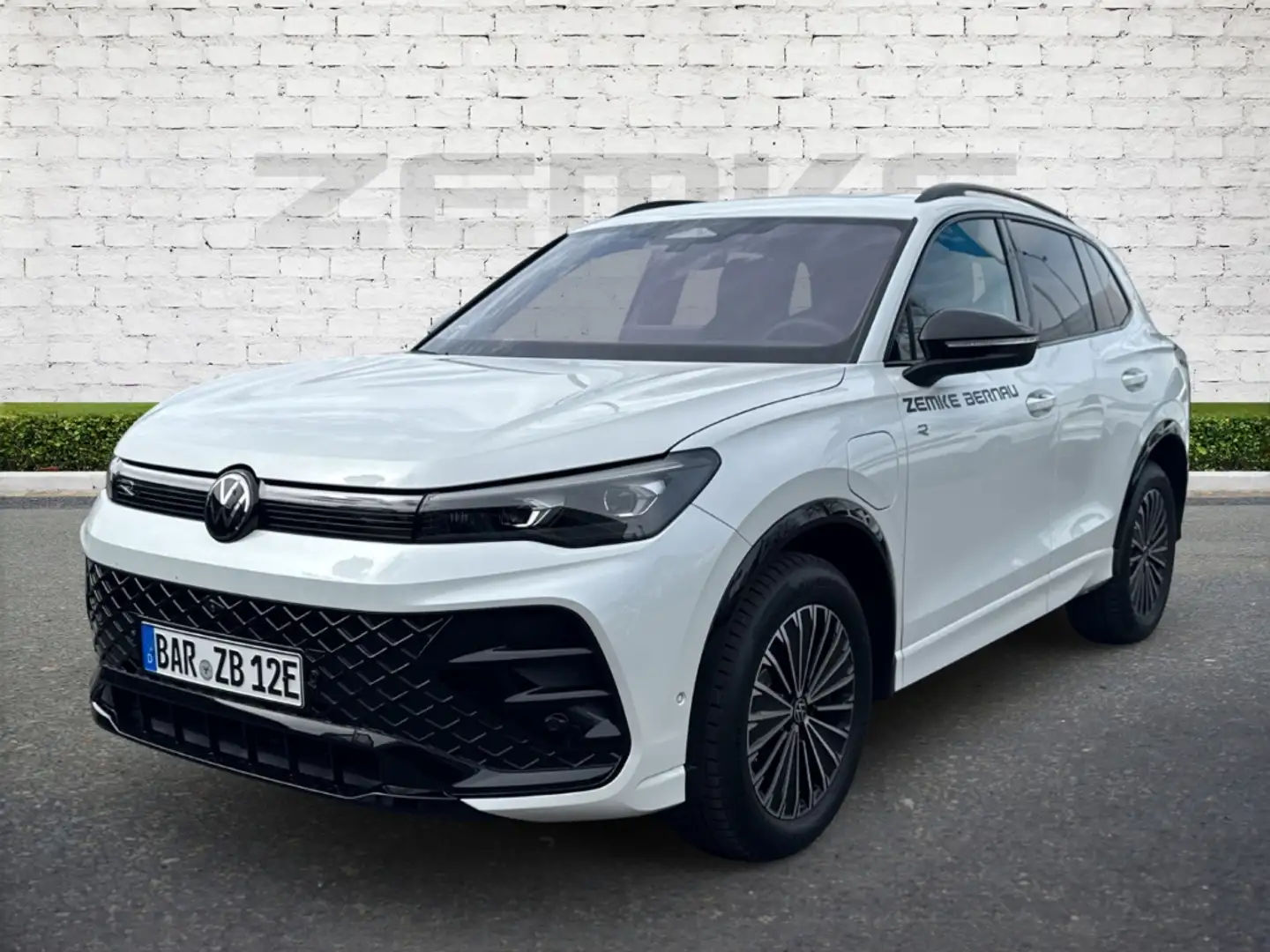 Volkswagen Tiguan R-Line 1,5 l eHybrid DSG AHK PANO NAVI Weiß - 1