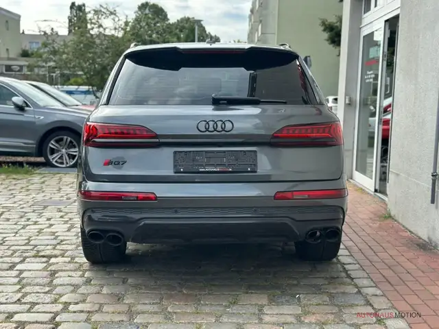 Audi SQ7 view 6