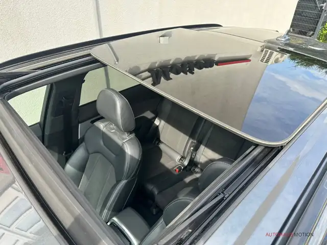 Audi SQ7 view 8