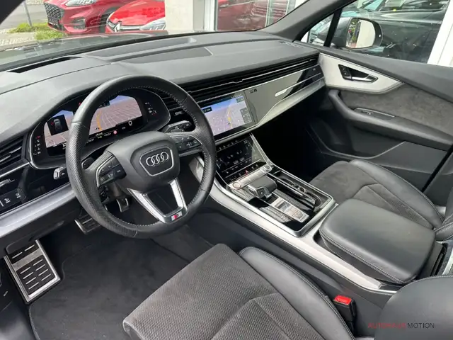 Audi SQ7 view 9