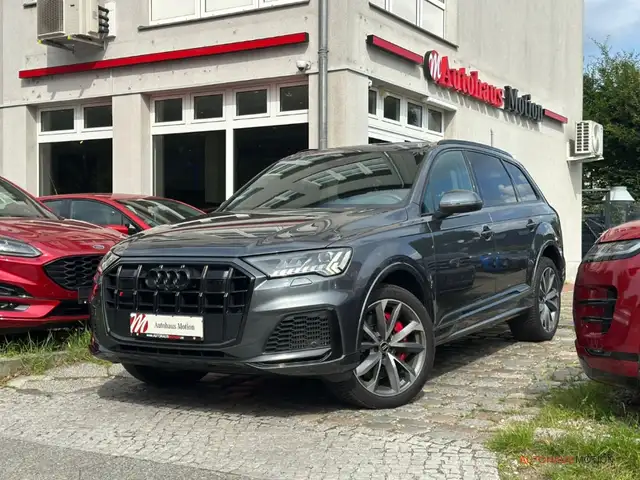 Audi SQ7 view 2