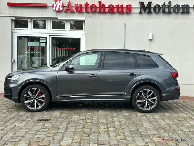 Audi SQ7 view 7