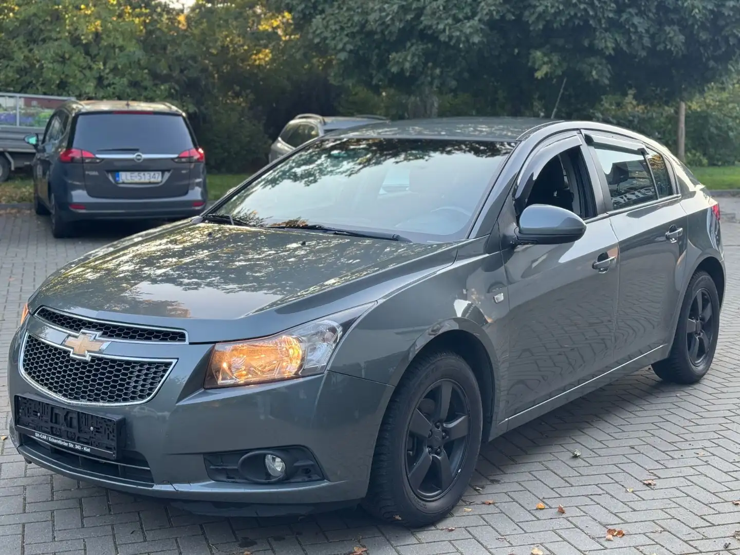 Chevrolet Cruze Hatchback LT / TÜV NEU Gris - 1
