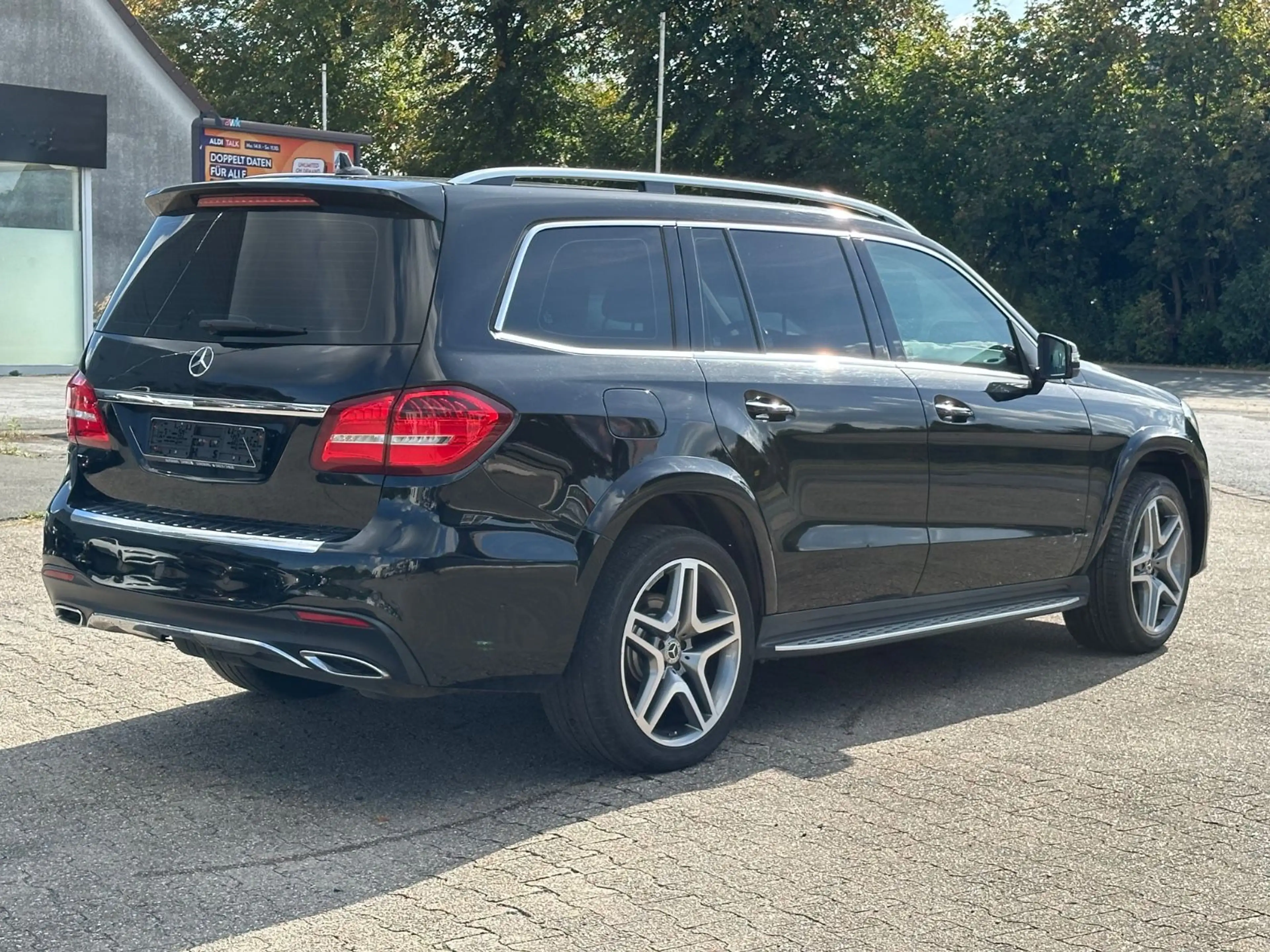 Mercedes-Benz GLS 350 d*AMG-LINE*PANO*H&K*7-SITZER*360*OFF-ROAD — photo 6