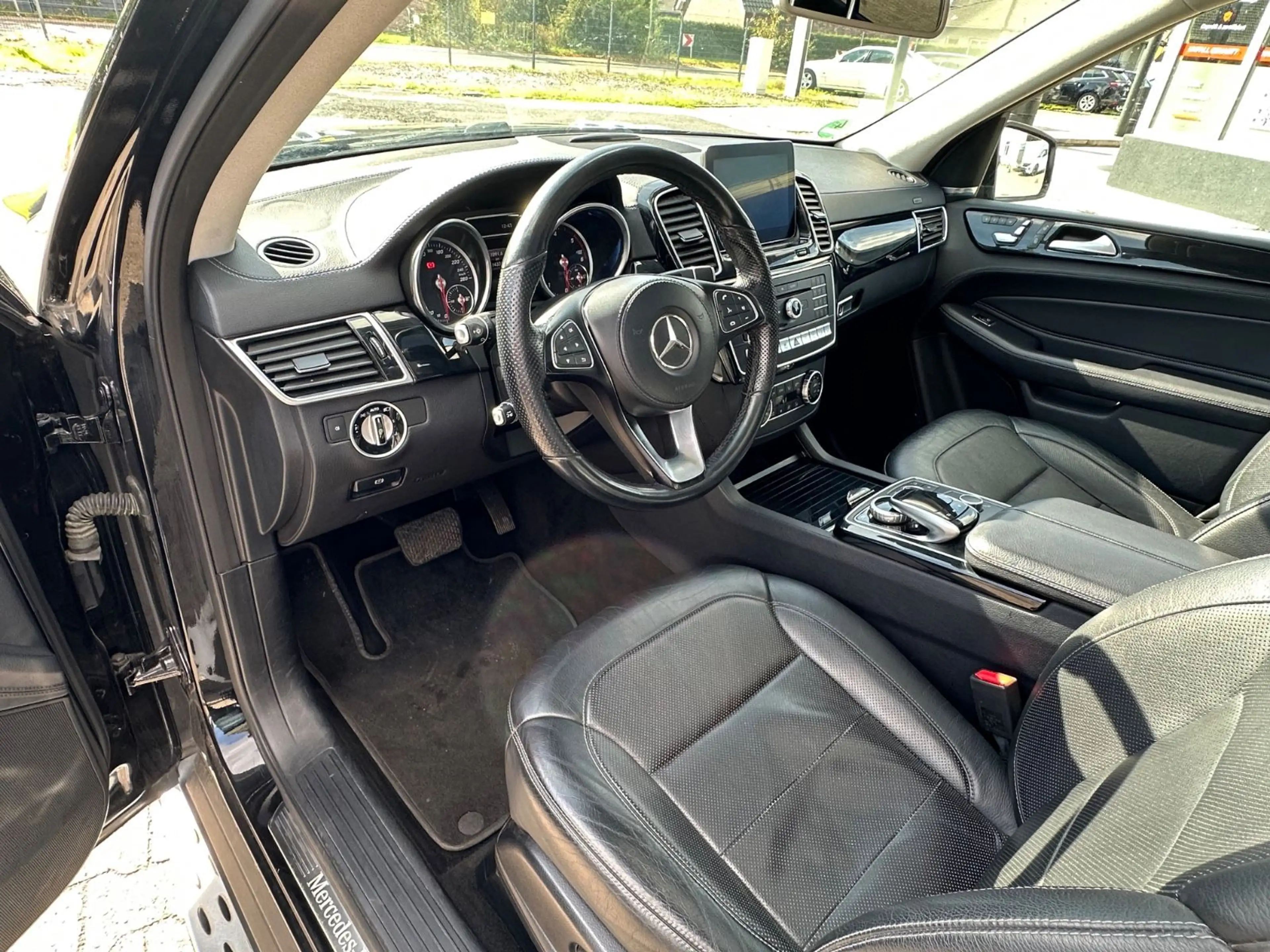 Mercedes-Benz GLS 350 d*AMG-LINE*PANO*H&K*7-SITZER*360*OFF-ROAD — photo 8
