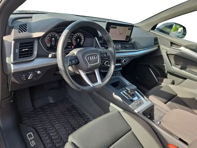Audi Q5 view 4