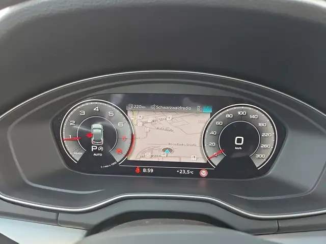 Audi Q5 view 9