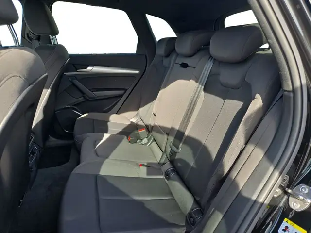 Audi Q5 view 10