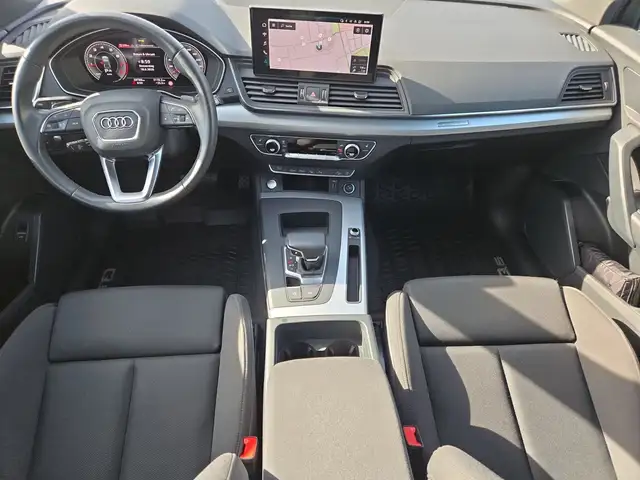 Audi Q5 view 8
