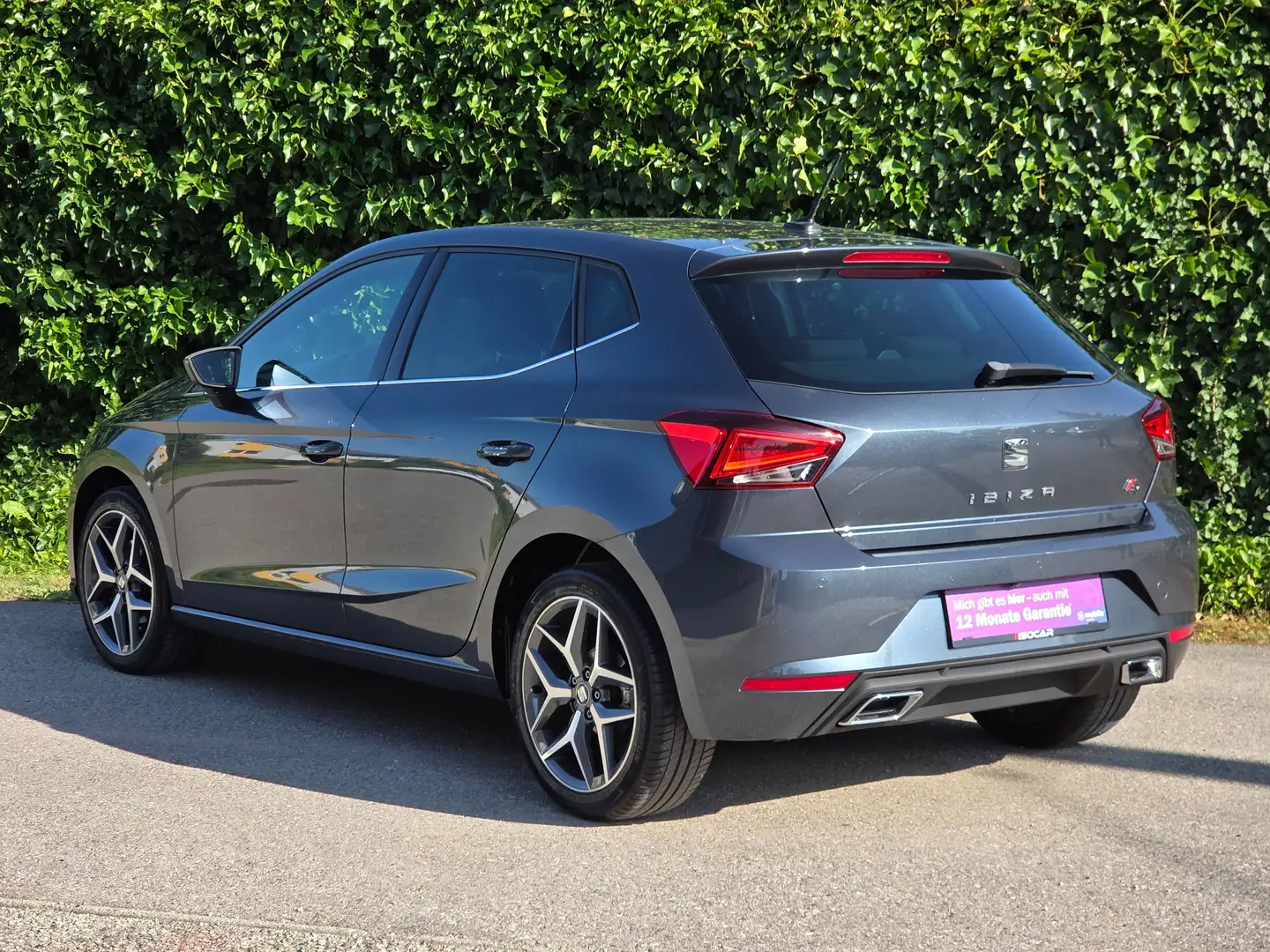 SEAT Ibiza 1,0 TSI / FR-LINE OPTIK / NAVI / 1.HAND / KAMERA / LED / WENIG KM / ACC // Grau - 2