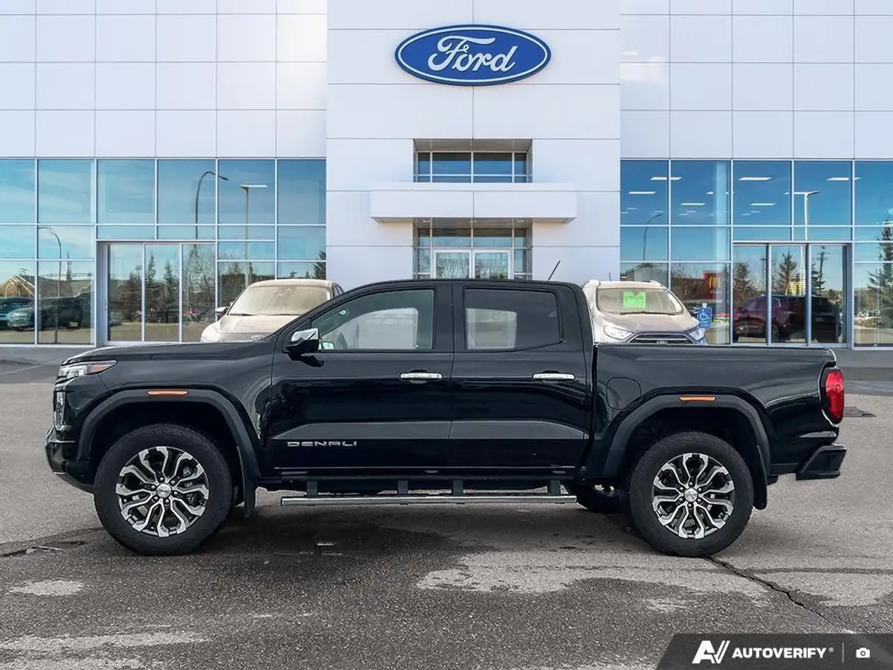 GMC Canyon photo GMC Canyon