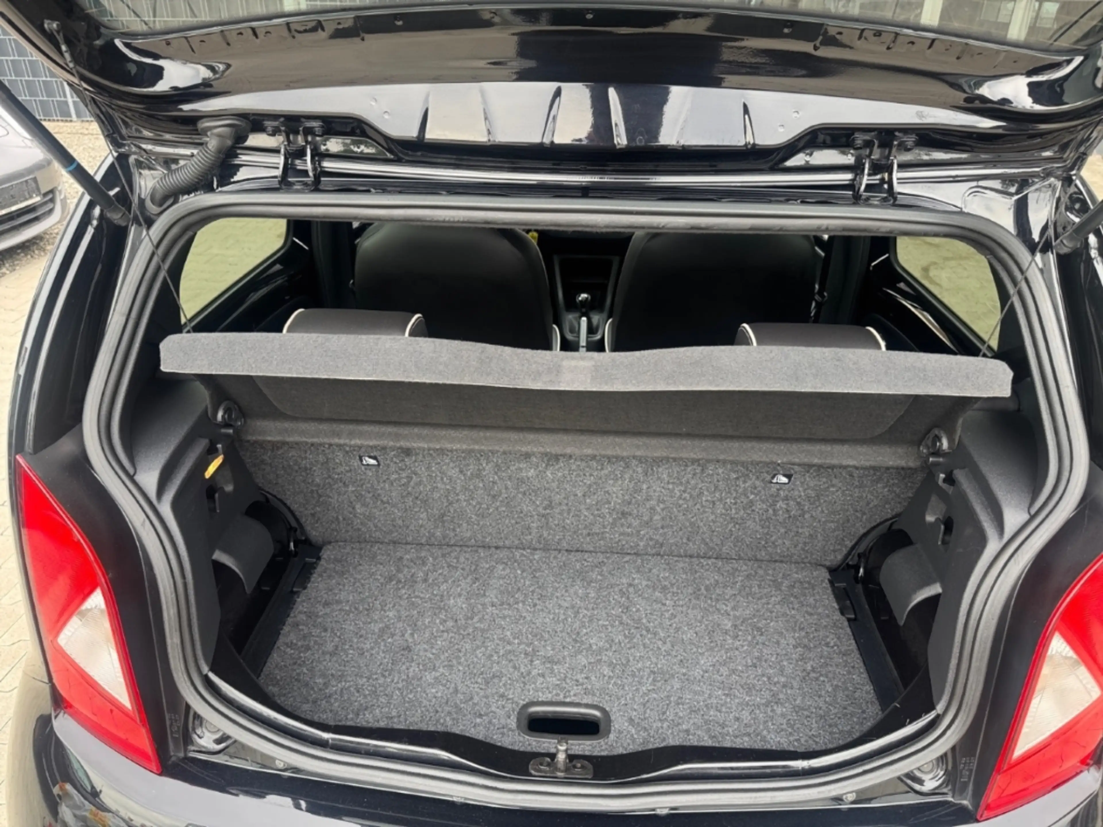 SEAT Mii By Mango MPI 1.0 SHZ NAVI KLIMA  ISOFIX COMFORT DR — photo 12