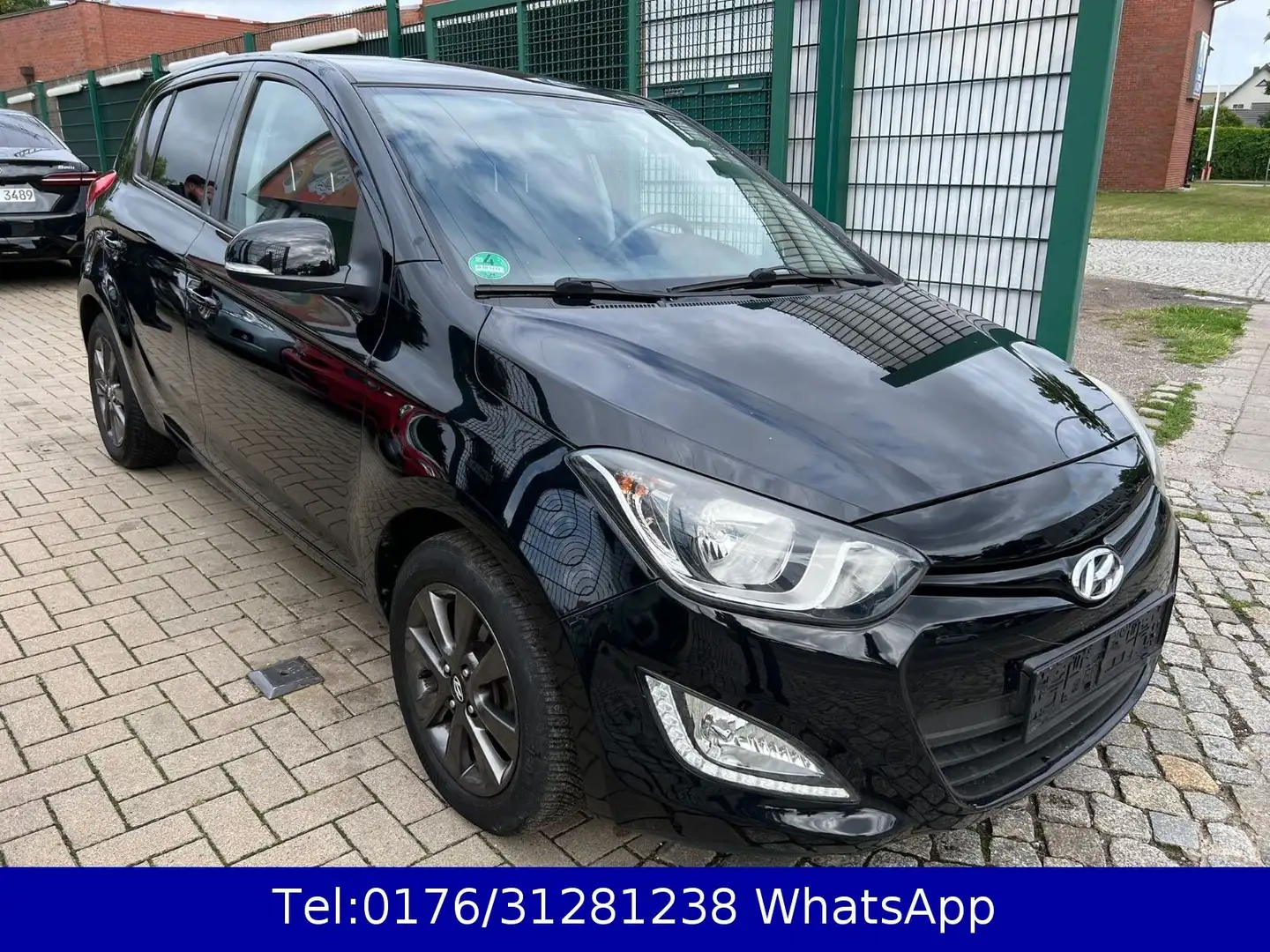 Hyundai i20 FIFA World Cup Edition !! Klima !! 4.Türer Schwarz - 2