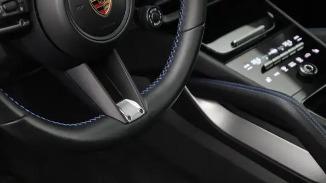 Porsche Cayenne view 24