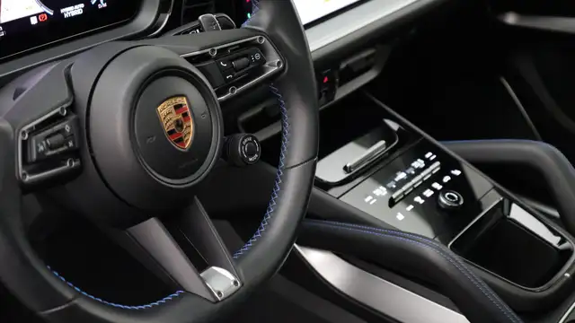 Porsche Cayenne view 11