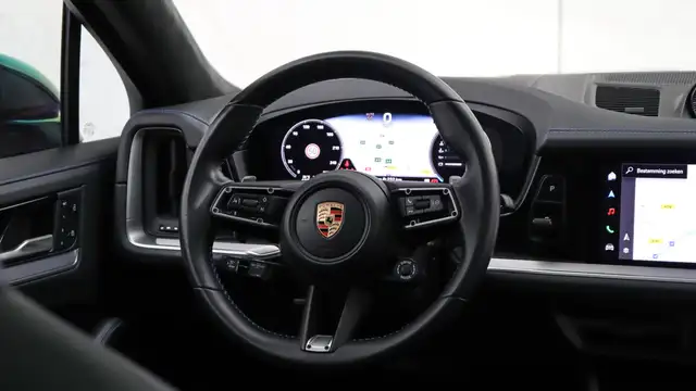 Porsche Cayenne view 26