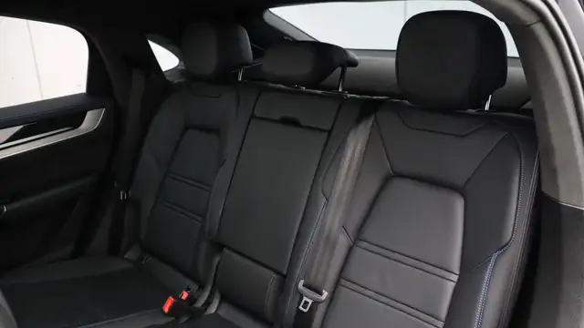 Porsche Cayenne view 28