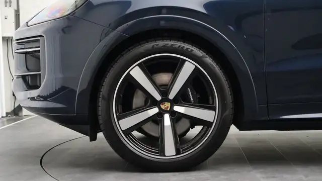 Porsche Cayenne view 6
