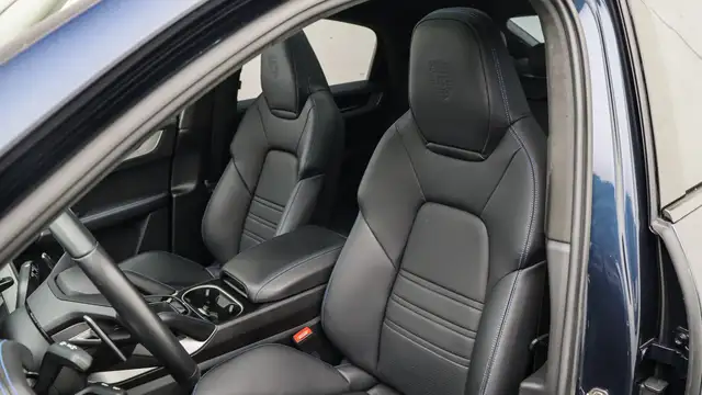 Porsche Cayenne view 9