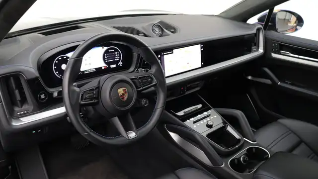 Porsche Cayenne view 8