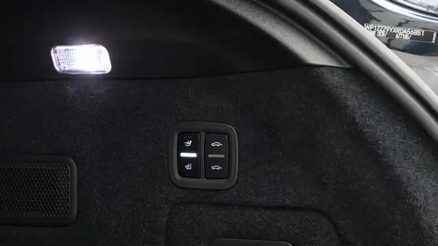 Porsche Cayenne view 29