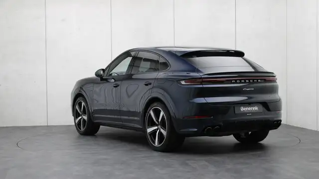 Porsche Cayenne view 3
