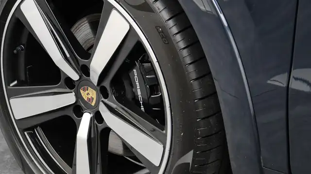 Porsche Cayenne view 7