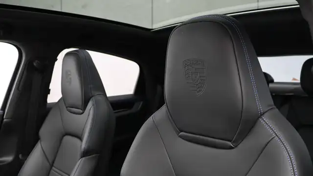 Porsche Cayenne view 12