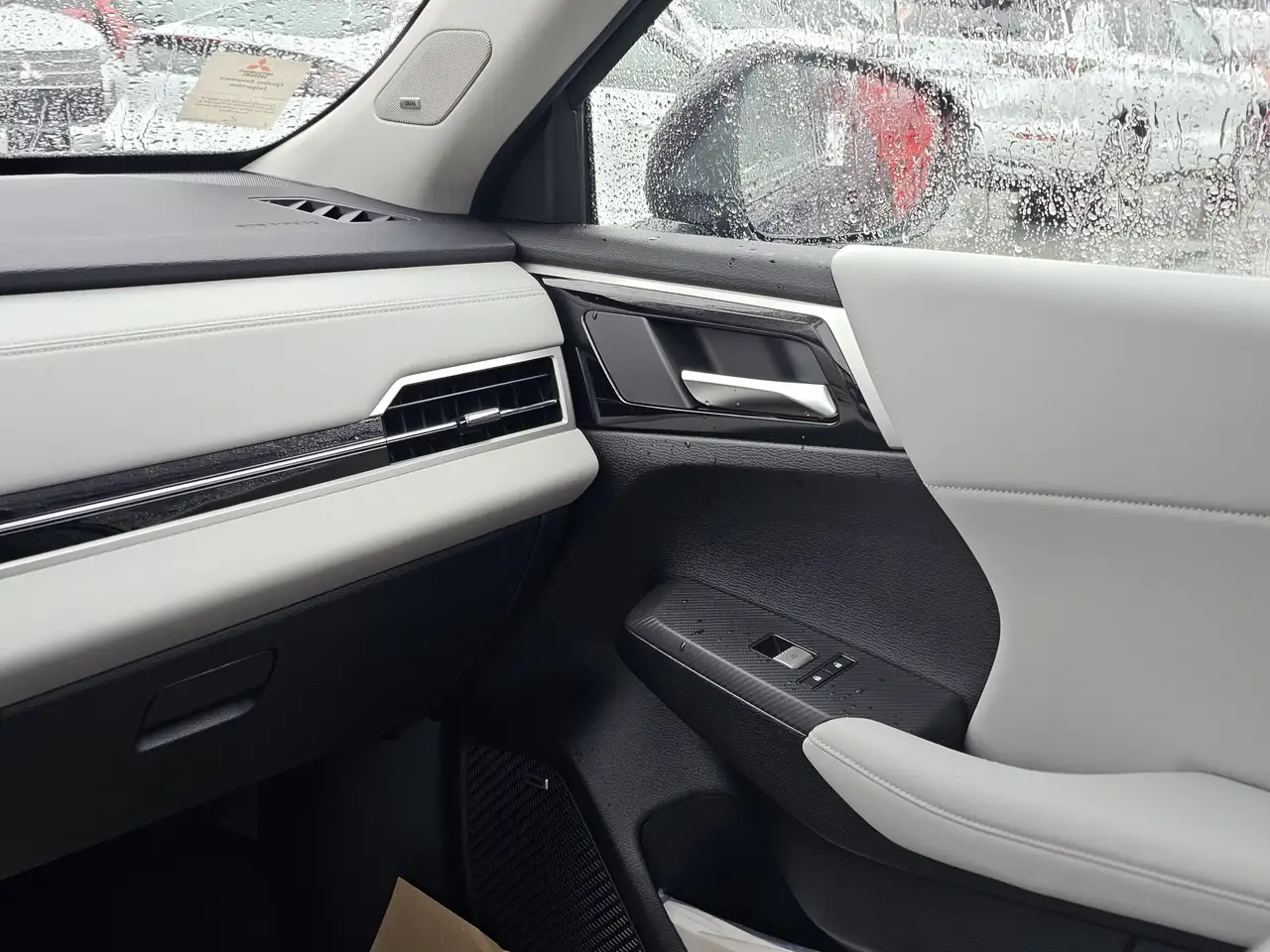 Mitsubishi Outlander снимка Mitsubishi Outlander