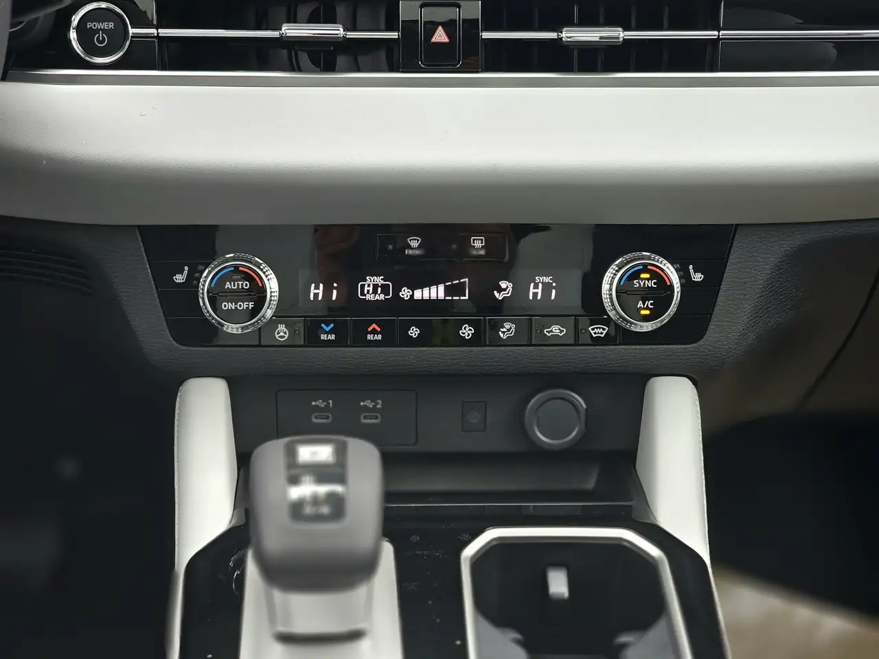 Mitsubishi Outlander снимка Mitsubishi Outlander