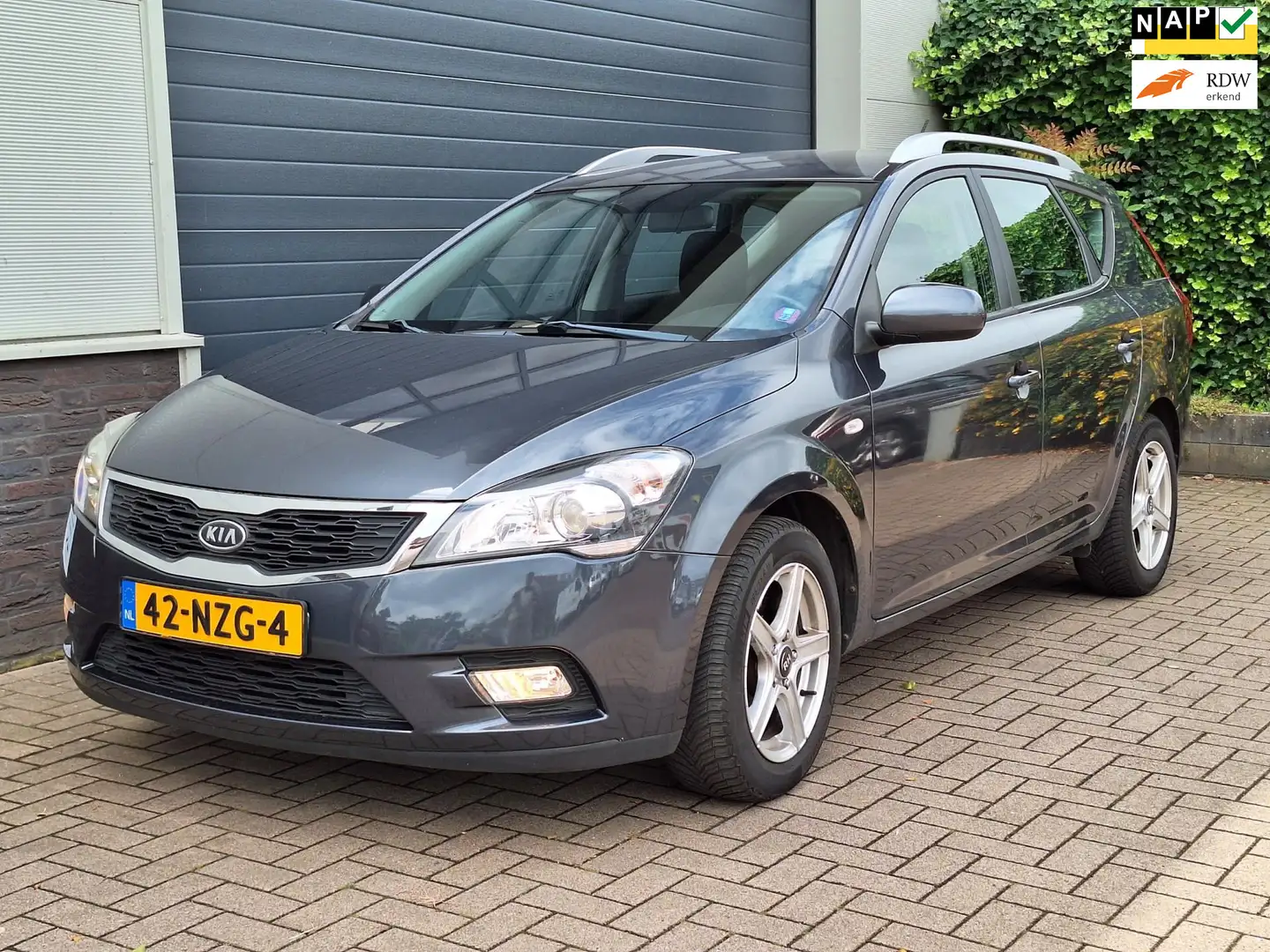 Kia Ceed / cee'd | 1.4 CVVT X-ecutive | Airco | Cruise control | Grijs - 1