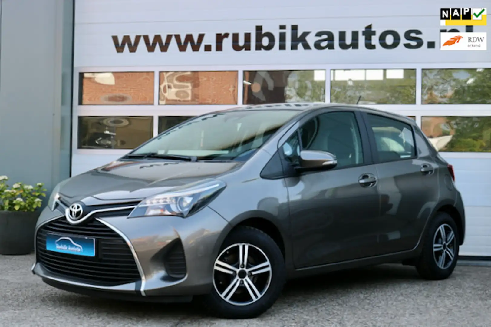 Toyota Yaris 1.0 VVT-i Trend|Camera|Navi|2017 Grijs - 1