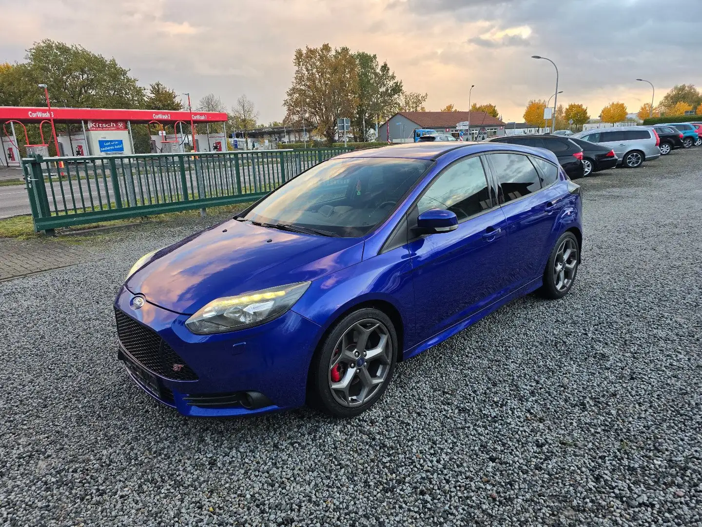 Ford Focus Lim. ST TÜV NEU Blau - 1